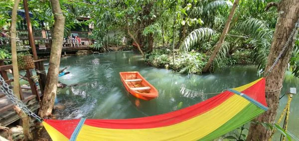Riverside seating at Ruanthip’s Khlong Son branch